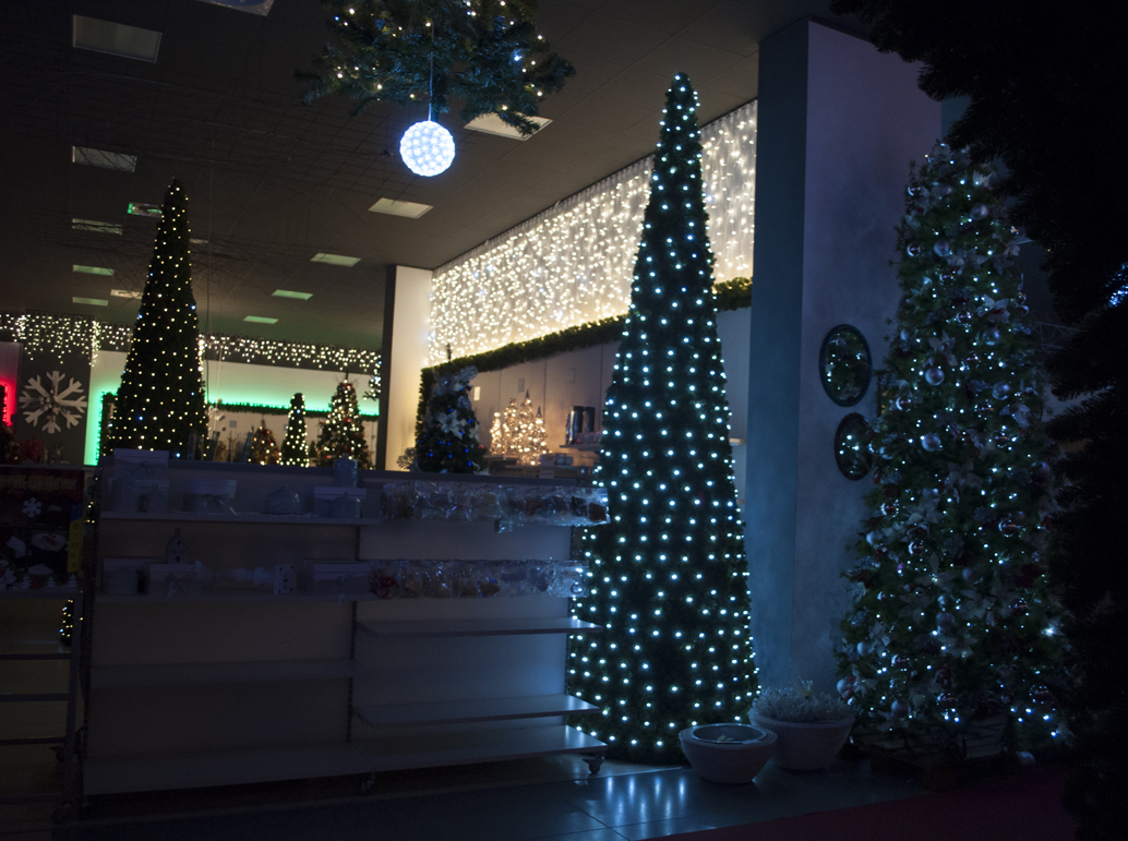 Albero Di Natale 4 Metri.Decorazioni Natalizie Turate L Emporio